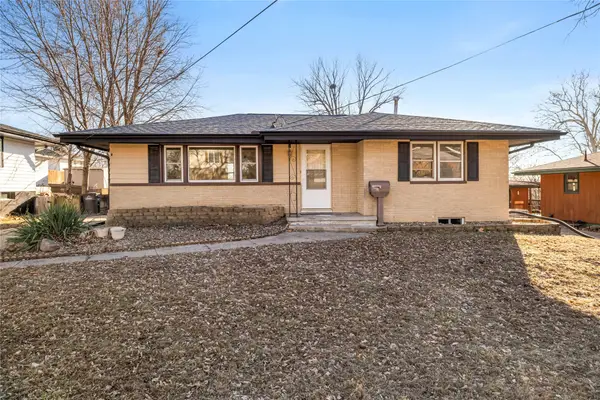 2407 E Tiffin Avenue, Des Moines, IA 50317