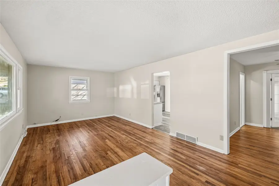 2407 E Tiffin Avenue, Des Moines, IA 50317 - Image #3