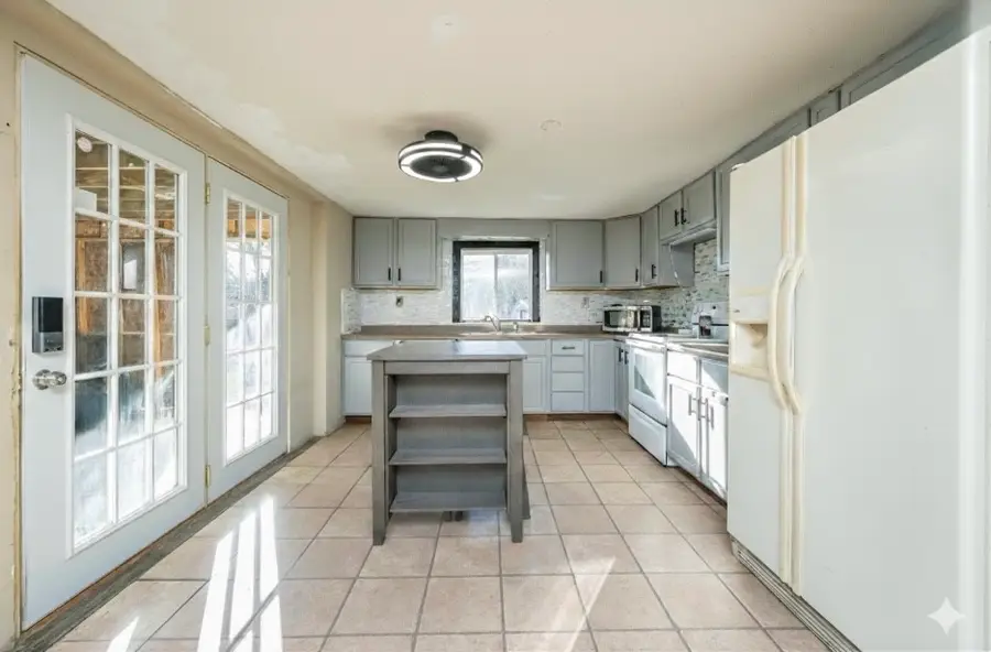 5249 N Lakeshore Drive, Brooklyn, IA 52211 - #2