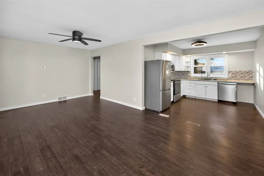 671 Marlou Parkway, Des Moines, IA 50320 - Image #2