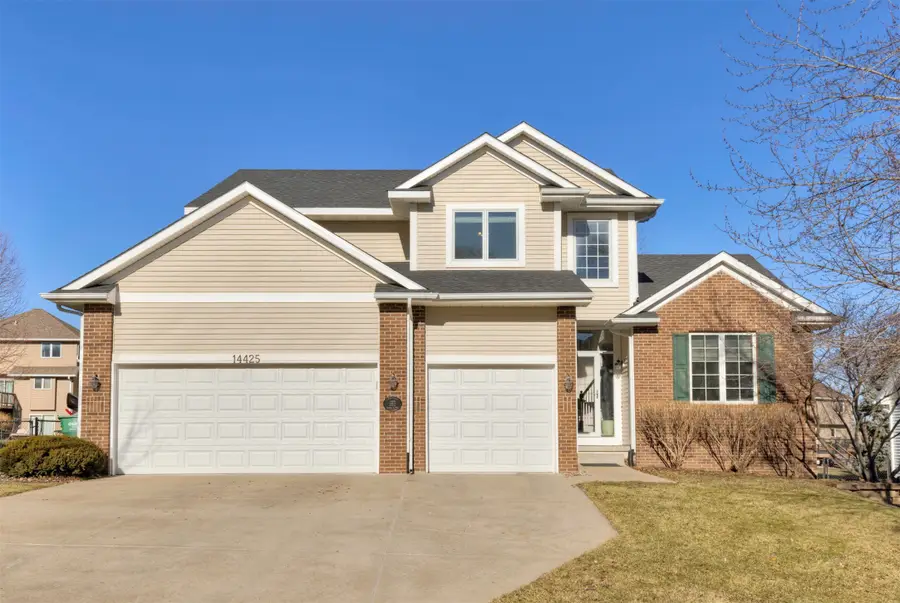 14425 Briarwood Lane, Urbandale, IA 50323 - Image #2