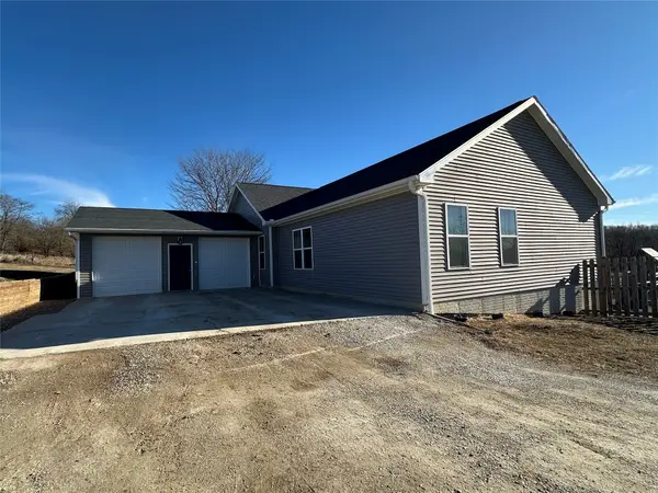 2237 Holliwell Valley Court, Winterset, IA 50273