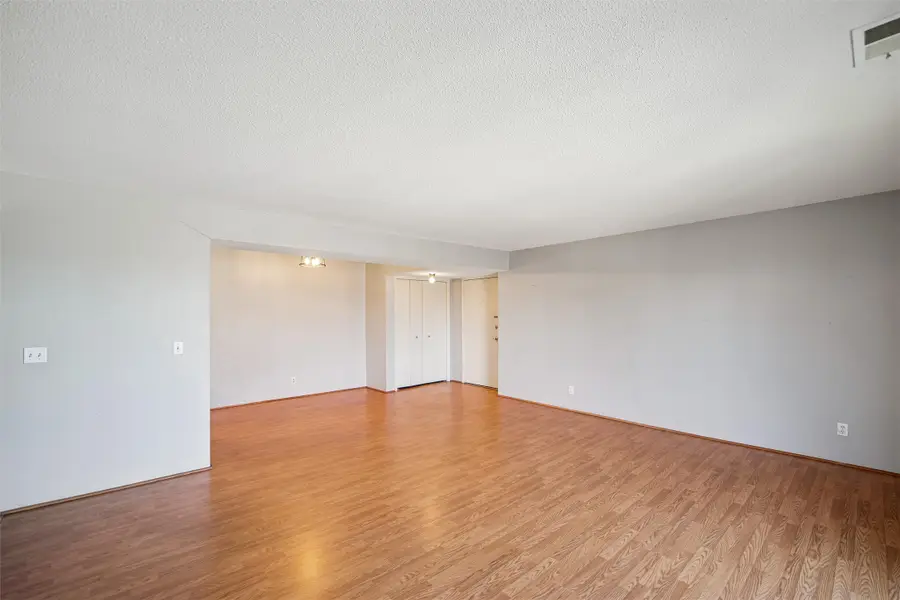 9523 University Avenue #9, Clive, IA 50325 - Image #3