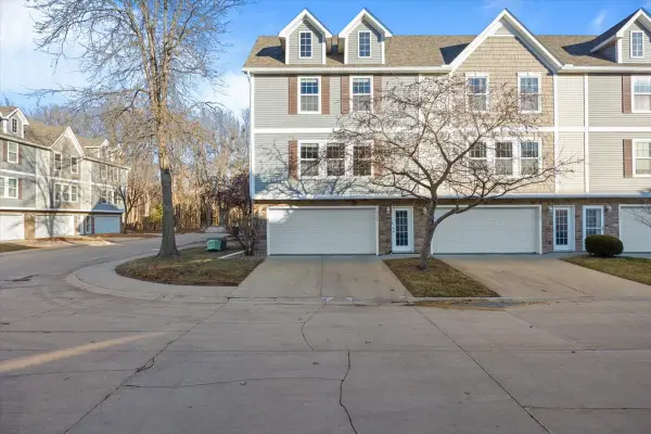 5549 Kirkland Court, Johnston, IA 50131