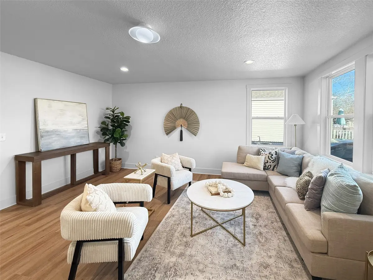 441 E Dunham Avenue, Des Moines, IA 50315 - Image #1