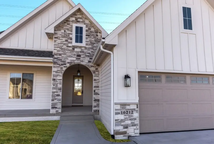 16212 Ironwood Lane, Urbandale, IA 50323 - Image #2