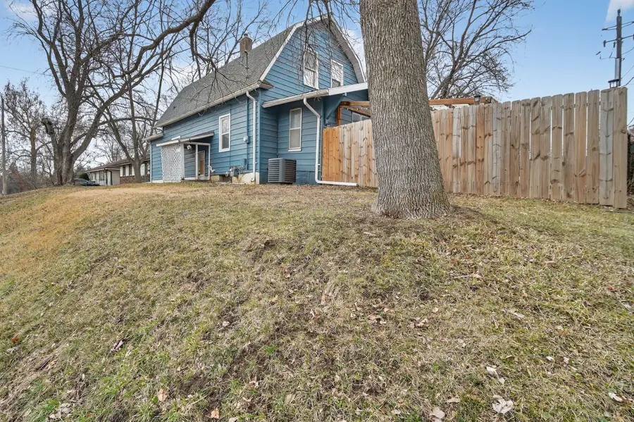 804 Lacona Avenue, Des Moines, IA 50315 - Image #2