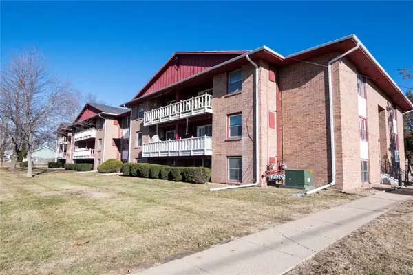7815 Douglas Avenue #209, Urbandale, IA 50322