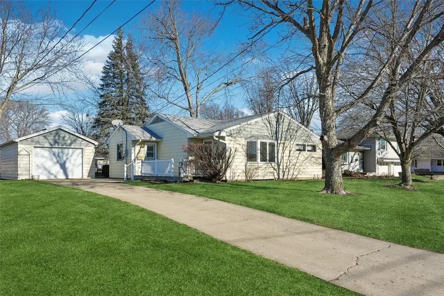 1904 N 2nd Avenue E, Newton, IA 50208 - Image #2
