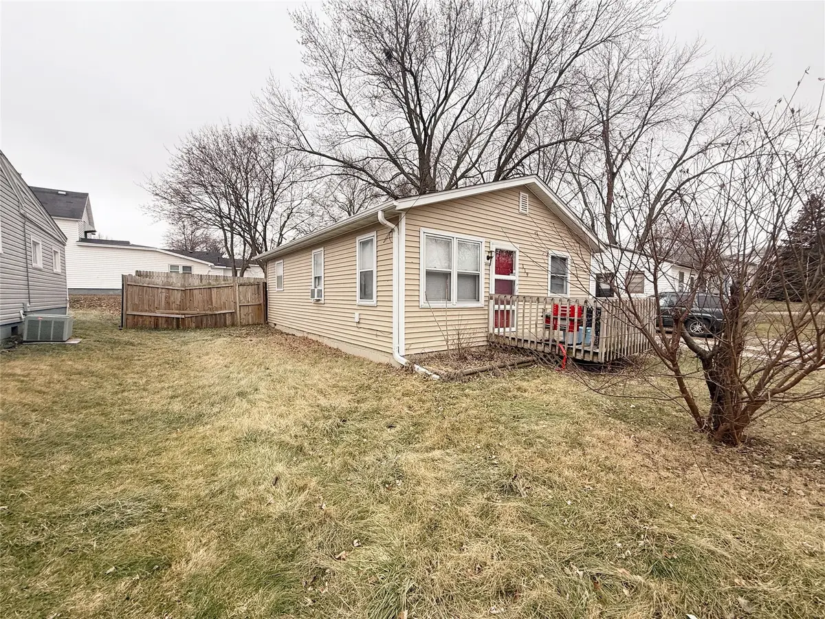 119 E Leland Avenue, Des Moines, IA 50315 - Image #1