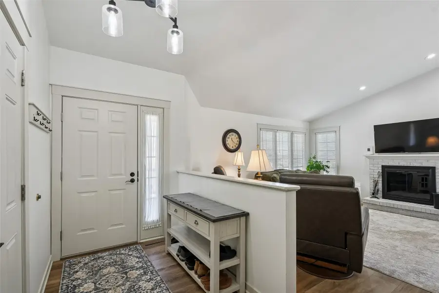 6828 Hickory Lane, Urbandale, IA 50322 - Image #3