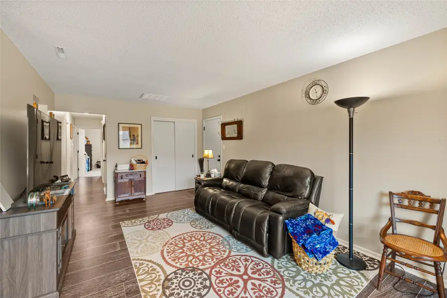 4773 Woodland Avenue #5, West Des Moines, IA 50266 - Image #2