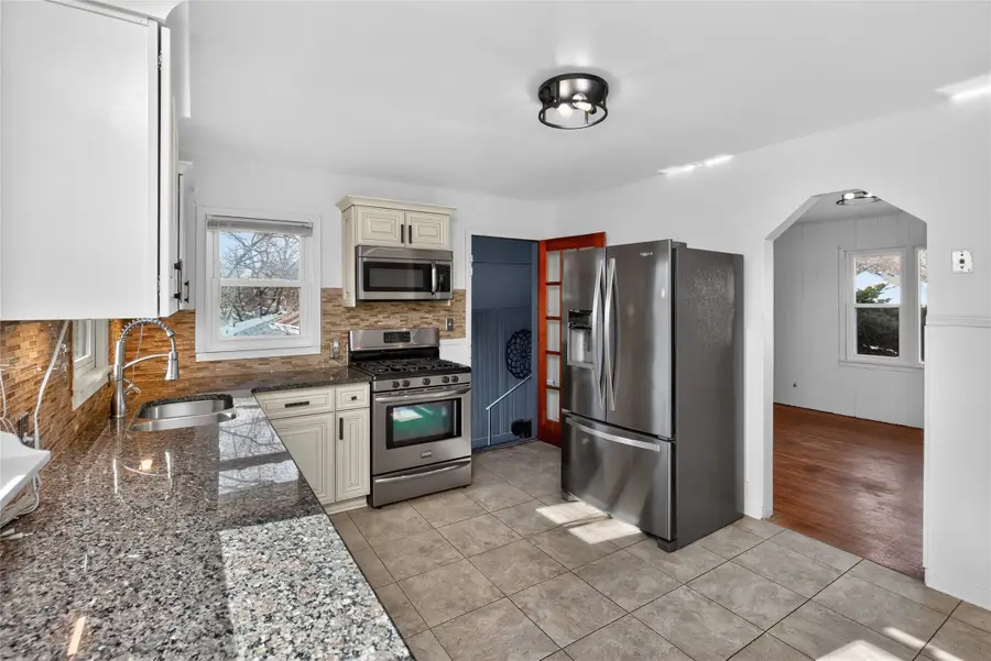 1208 Burnham Avenue, Des Moines, IA 50315 - Image #2