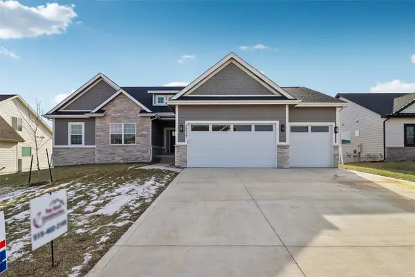 2227 Green Leaf Circle, Norwalk, IA 50211