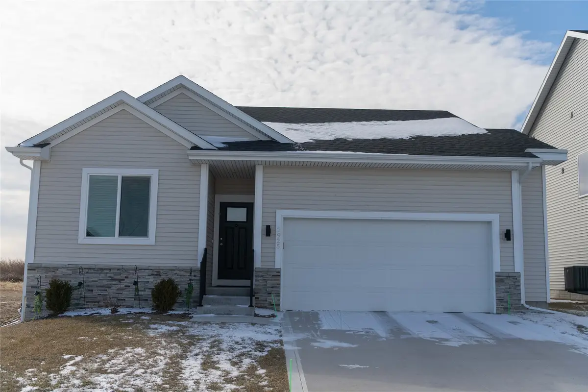 2925 Indigo Lane, Pella, IA 50219 - Image #1