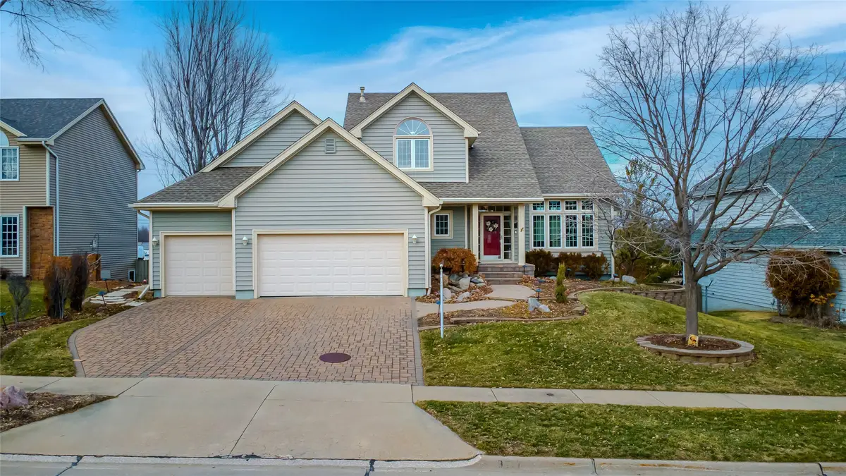 9717 Iltis Drive, Urbandale, IA 50322 - Image #1