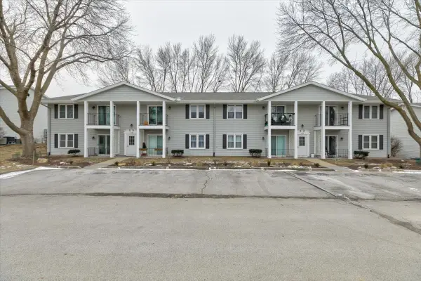 1208 49th Street #1, West Des Moines, IA 50266