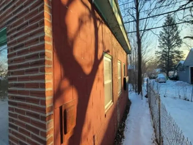 4013 Cambridge Street, Des Moines, IA 50313 - Image #2