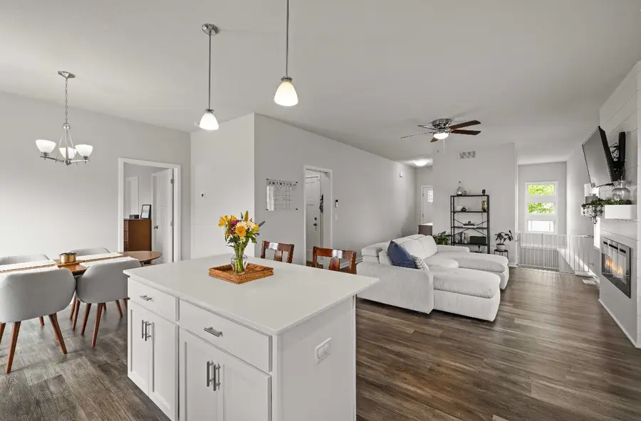 16660 Mill Pond Drive, Urbandale, IA 50323 - #3