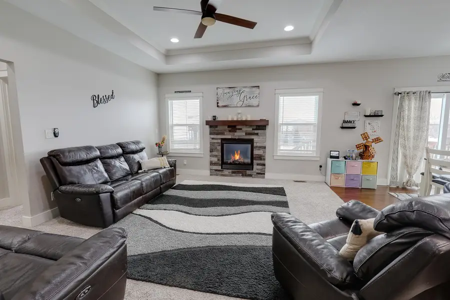 1818 Lakeview Drive, Pella, IA 50219 - #2