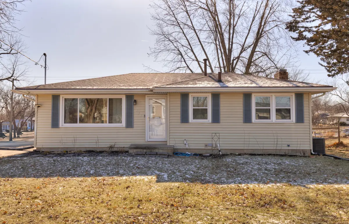 3111 E Clinton Avenue, Des Moines, IA 50317 - #1