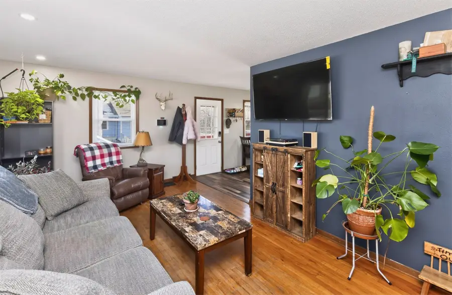 3111 E Clinton Avenue, Des Moines, IA 50317 - #3