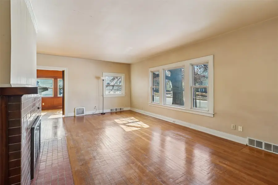 324 W 3rd Street S, Newton, IA 50208 - Image #3