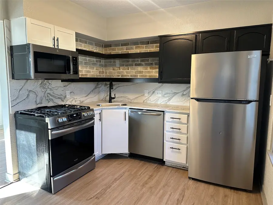 2113 E 21st Street, Des Moines, IA 50317 - #2