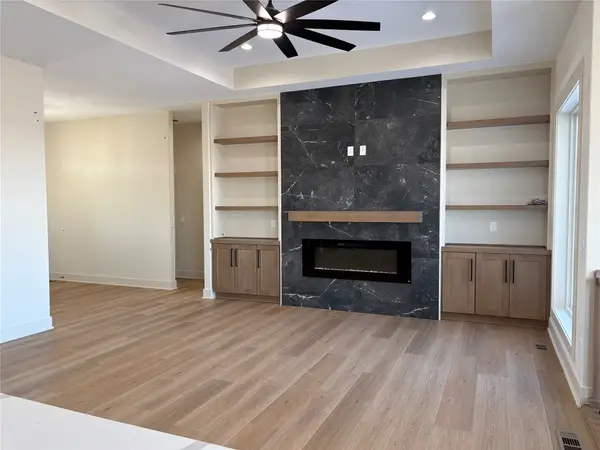 17203 Brookview Drive, Urbandale, IA 50322