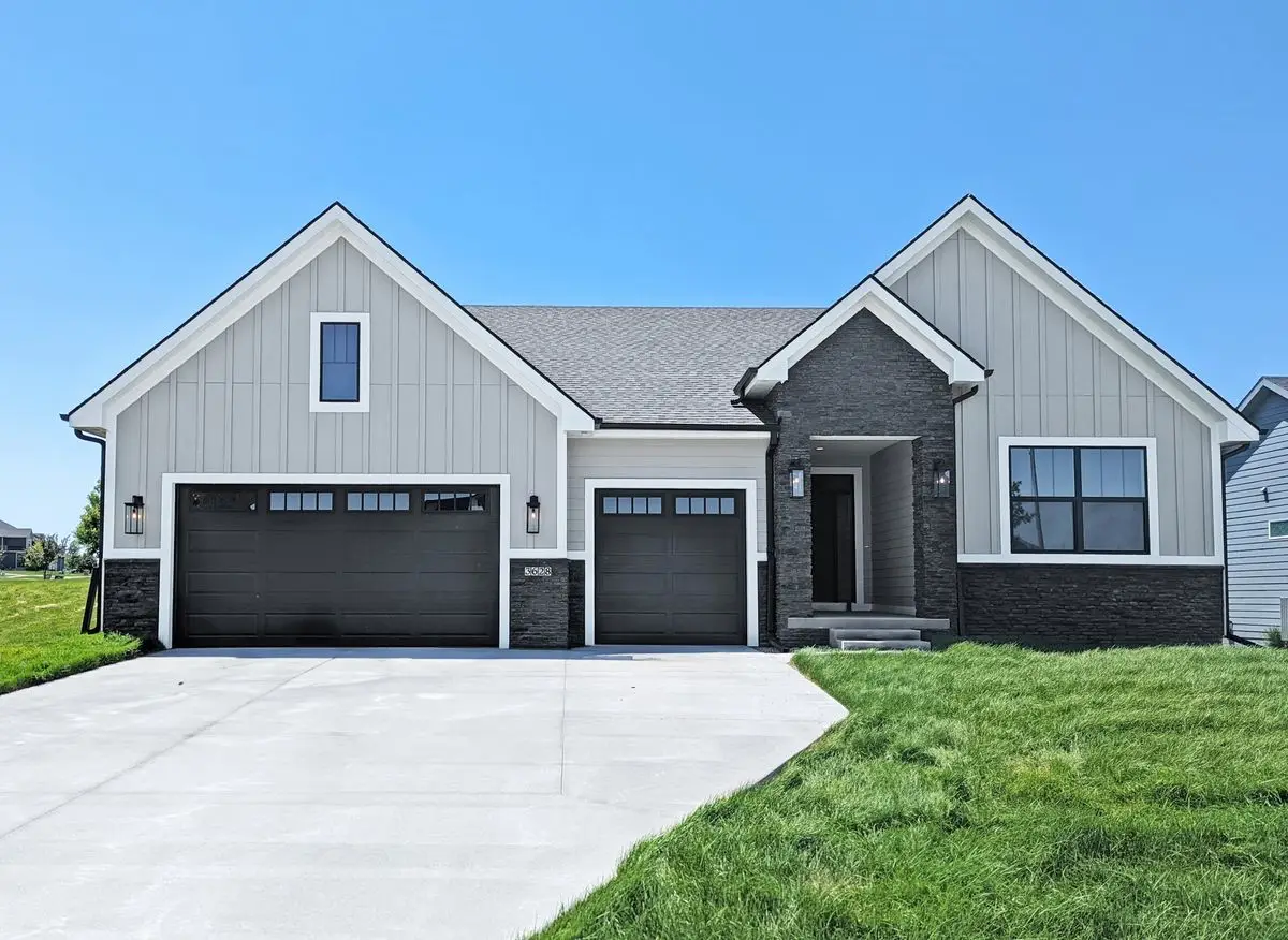 4654 180th Street, Urbandale, IA 50323 - Image #1