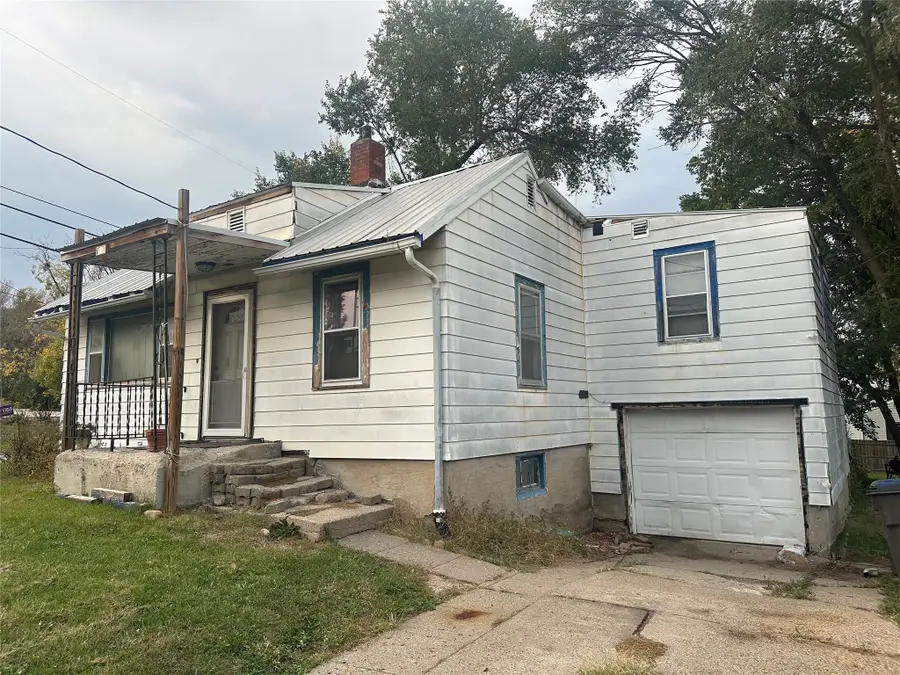 3400 Thompson Avenue, Des Moines, IA 50317 - #2
