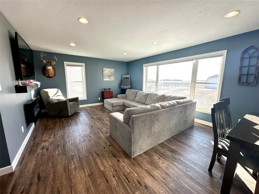 1609 S 12th Avenue E, Newton, IA 50208 - Image #2