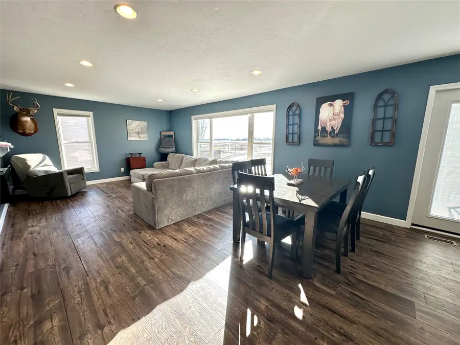 1609 S 12th Avenue E, Newton, IA 50208 - Image #3