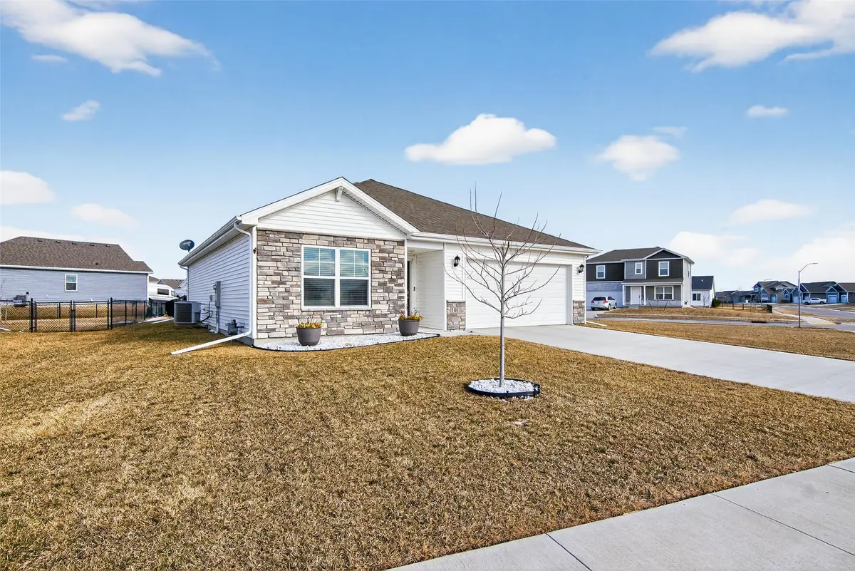1011 35th Street Sw, Altoona, IA 50009 - Image #1