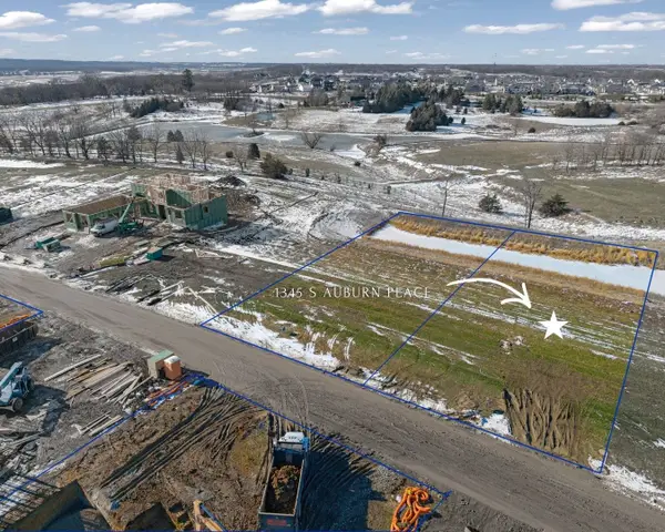 1345 S Auburn Place, West Des Moines, IA 50266