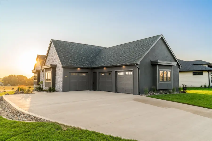 4735 Centennial Boulevard, Urbandale, IA 50323 - #2