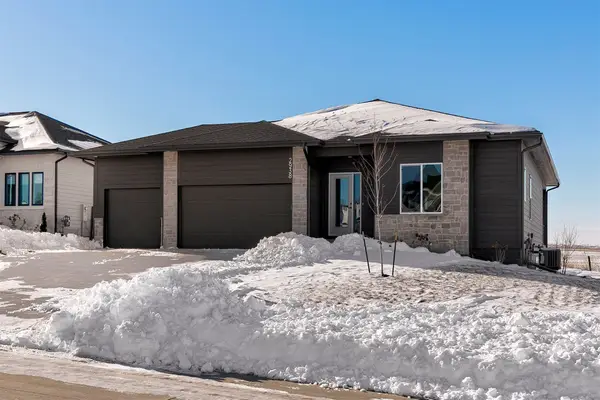 2938 NW Beechwood Drive, Grimes, IA 50111