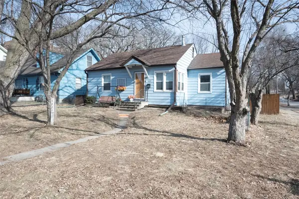 1337 E 33rd Street, Des Moines, IA 50317