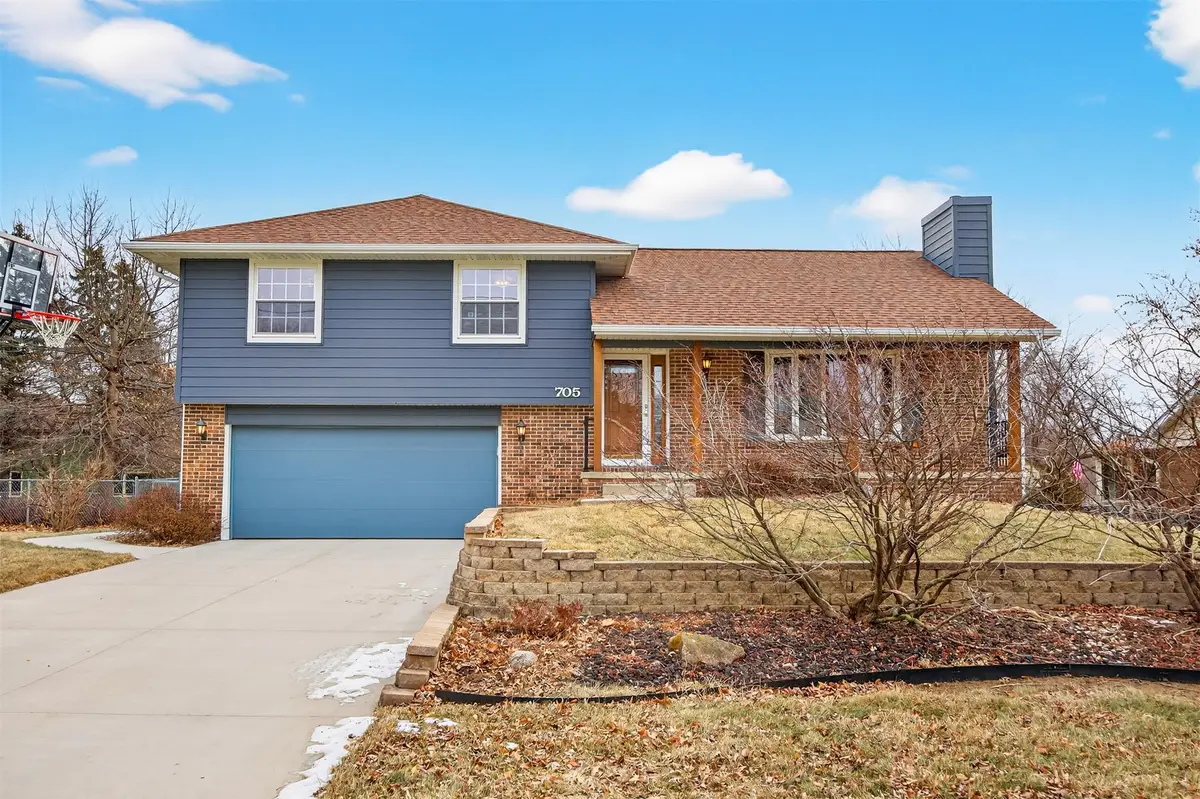 705 39th Street, West Des Moines, IA 50265 - Image #1