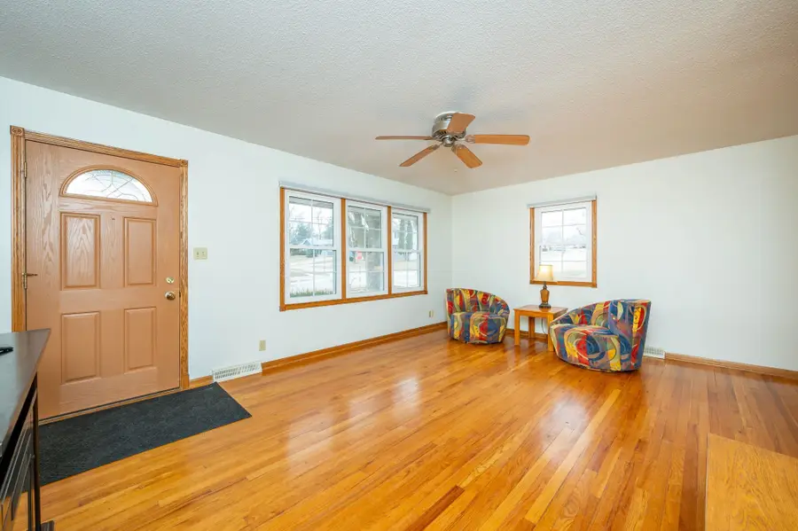 7737 Dellwood Drive, Urbandale, IA 50322 - Image #2