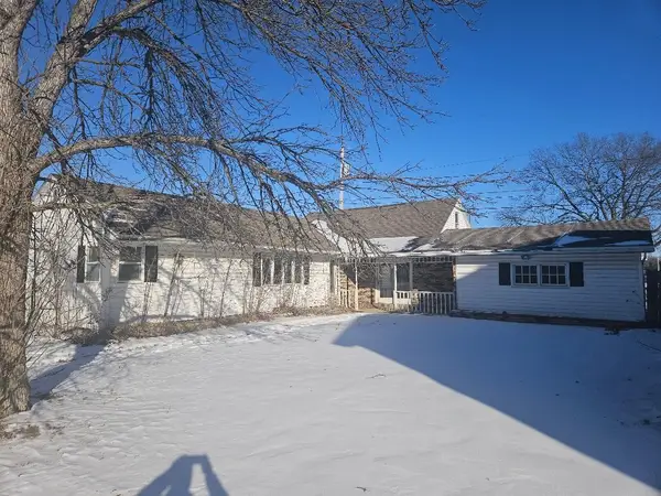 829 New Street, Manchester, IA 52057