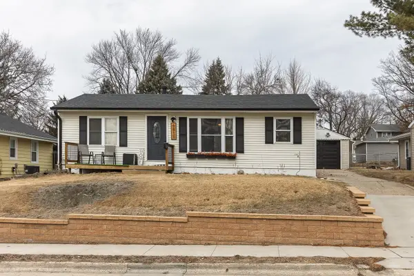 6811 Maryland Drive, Urbandale, IA 50322