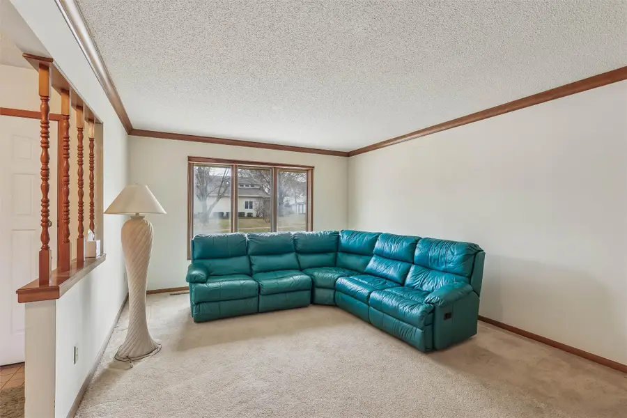 9601 Dennis Drive, Urbandale, IA 50322 - Image #3