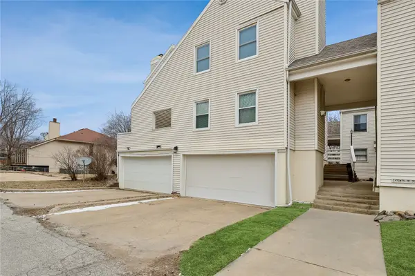 5247 Dakota Drive, West Des Moines, IA 50265