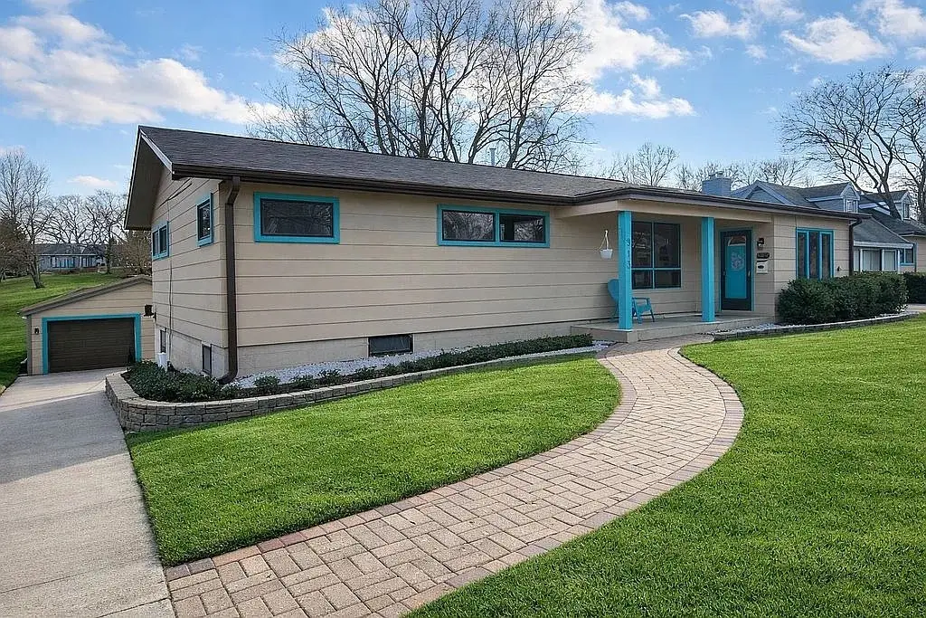 913 S 8th Avenue W, Newton, IA 50208 - Image #1