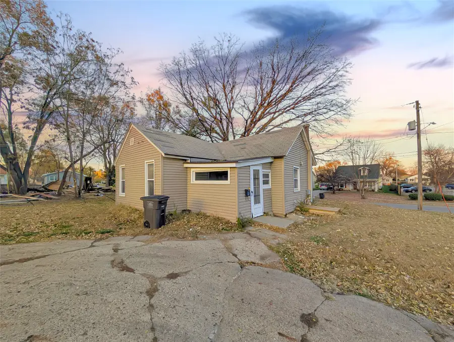 810 SE 10th Street, Des Moines, IA 50309 - #3