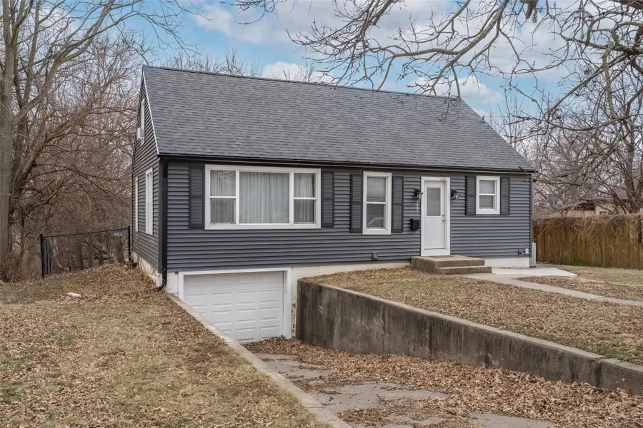 407 E Creston Avenue, Des Moines, IA 50315 - #2