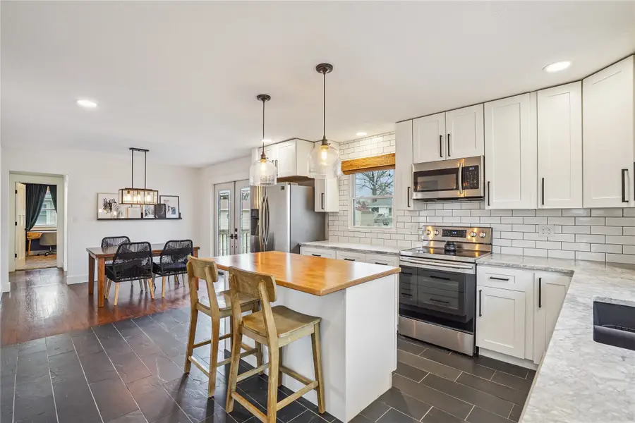 1007 E Franklin Avenue, Indianola, IA 50125 - Image #2