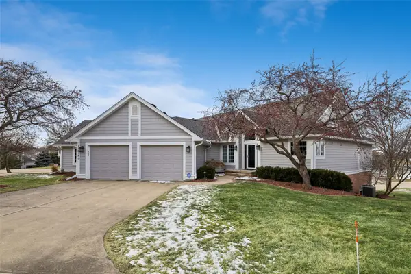 13749 Bay Hill Court, Clive, IA 50325