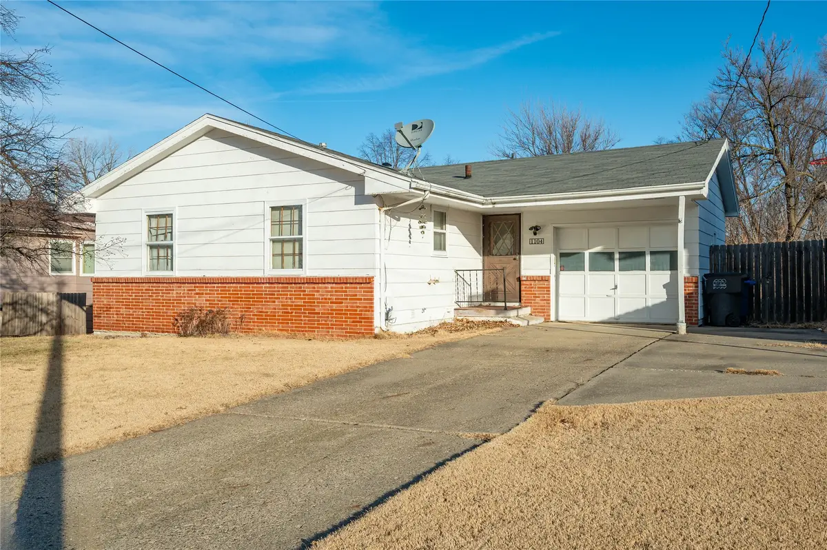 1104 E Thornton Avenue, Des Moines, IA 50315 - #1